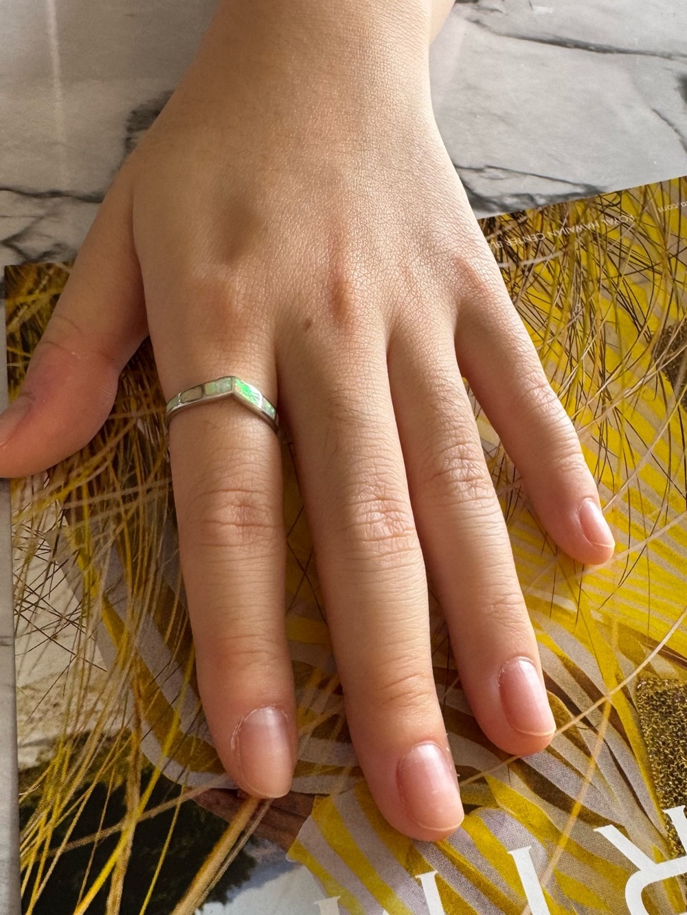 NWOT-925 Sterling Silver with inlaid White-Opal 💍 Ring.Size:6”